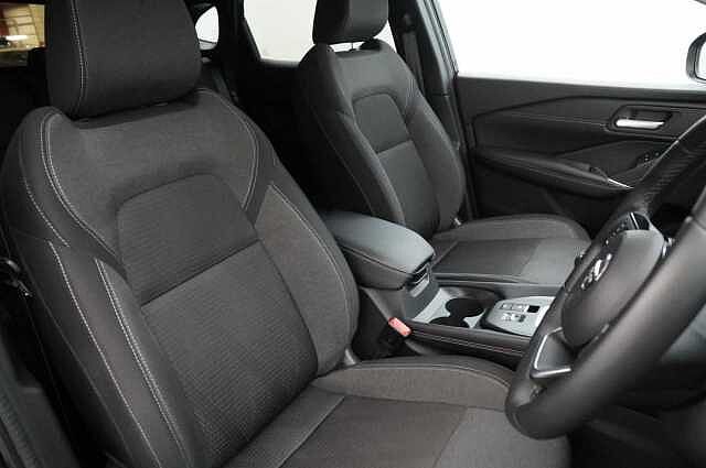 Nissan Qashqai 1.3 DIG-T MH 140 N-Connecta with Sat Nav and 360 View Cameras