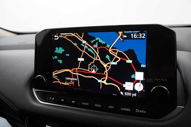 Nissan Qashqai 1.3 DIG-T MH 140 N-Connecta with Sat Nav and 360 View Cameras