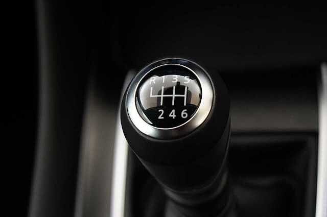 Nissan Qashqai 1.3 DIG-T MH 140 N-Connecta with Sat Nav and 360 View Cameras