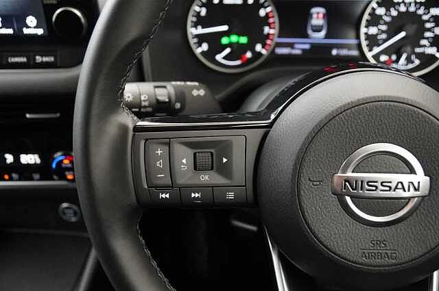 Nissan Qashqai 1.3 DIG-T MH 140 N-Connecta with Sat Nav and 360 View Cameras