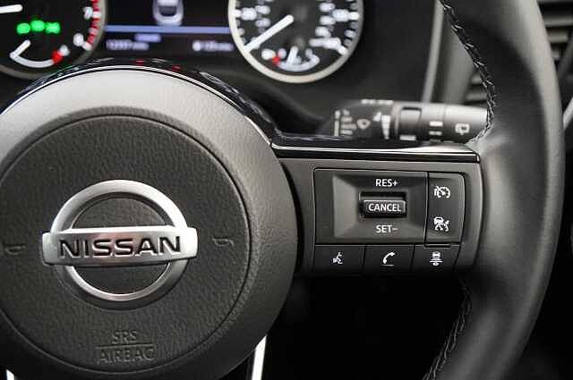 Nissan Qashqai 1.3 DIG-T MH 140 N-Connecta with Sat Nav and 360 View Cameras