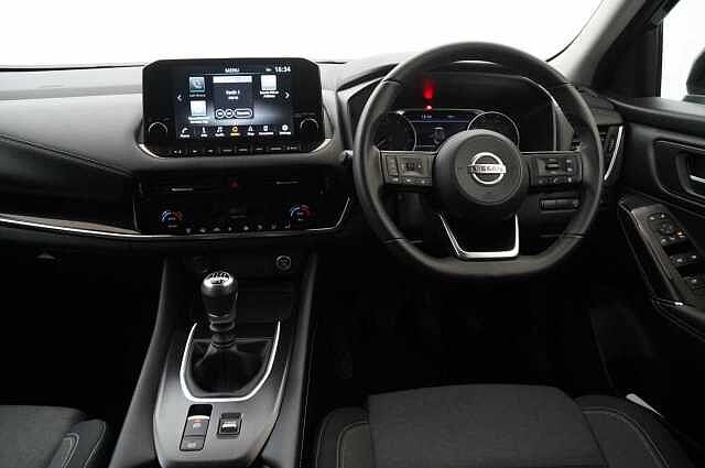 Nissan Qashqai 1.3 DIG-T MH 140 N-Connecta with Sat Nav and 360 View Cameras