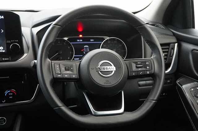 Nissan Qashqai 1.3 DIG-T MH 140 N-Connecta with Sat Nav and 360 View Cameras