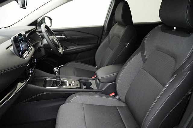 Nissan Qashqai 1.3 DIG-T MH 140 N-Connecta with Sat Nav and 360 View Cameras