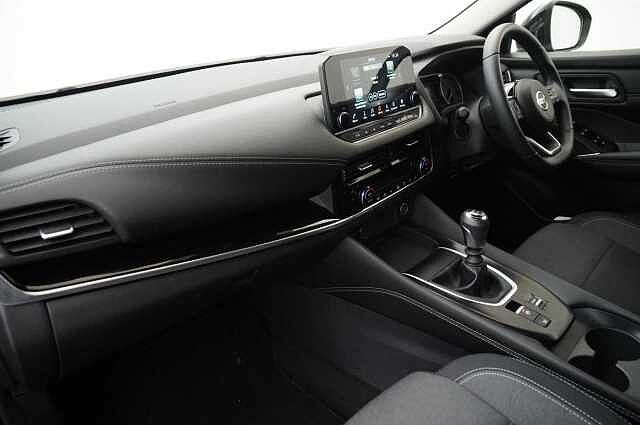 Nissan Qashqai 1.3 DIG-T MH 140 N-Connecta with Sat Nav and 360 View Cameras