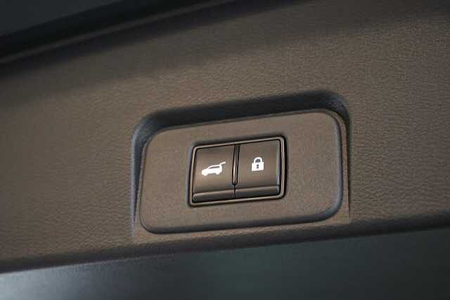 Nissan X-Trail 1.5 163 VC-T Mild Hybrid Tekna Auto with 5 Seats + BOSE Audio and Sunroof