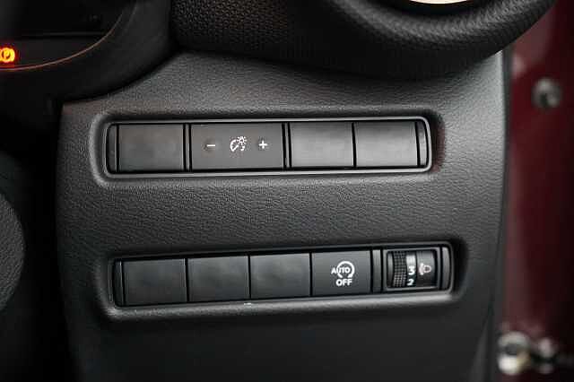 Nissan Juke 1.0 DIG-T 114 N-Connecta with Sat Nav and Rear View Camera