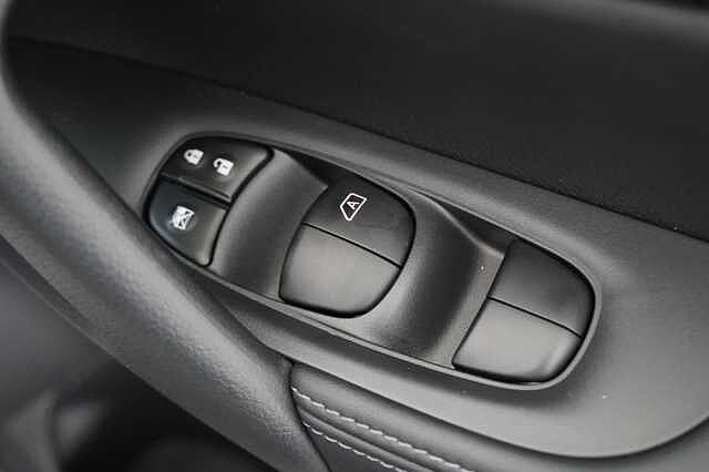 Nissan X-Trail 2.0 dCi 177 4WD N-Connecta X-Tronic Auto with 7 Seats and Panoramic Sunroof