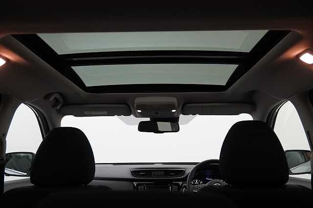 Nissan X-Trail 2.0 dCi 177 4WD N-Connecta X-Tronic Auto with 7 Seats and Panoramic Sunroof