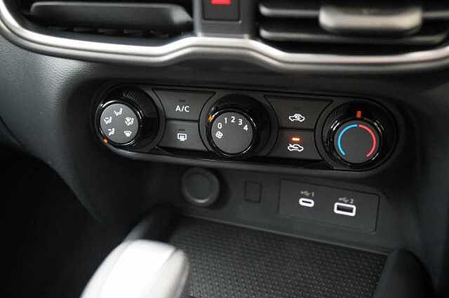 Nissan Juke 1.0 DIG-T 114 Acenta Premium DCT Auto with Rear View Camera