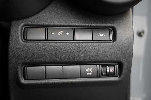 Nissan Juke 1.0 DIG-T 114 Kiiro Limited Edition with Sat Nav and Rear View Camera