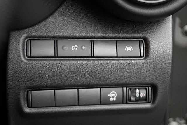 Nissan Juke 1.0 DIG-T 114 N-Connecta with Sat Nav and Rear View Camera