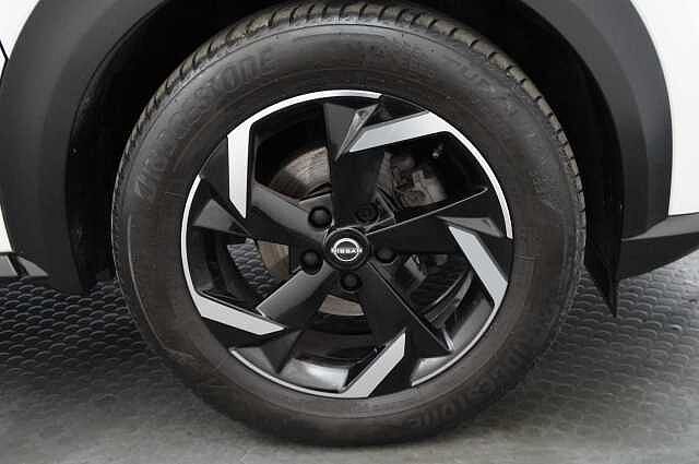 Nissan Juke 1.0 DIG-T 114 N-Connecta with Sat Nav and Rear View Camera