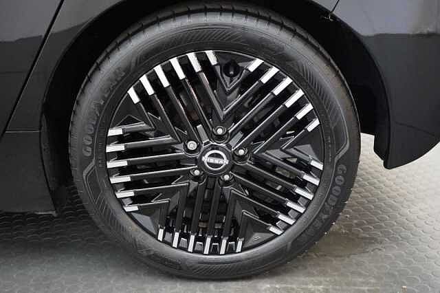Nissan LEAF 39KW N-Connecta Auto with Sat Nav and 360 View Cameras