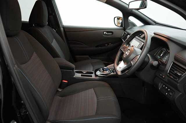 Nissan LEAF 39KW N-Connecta Auto with Sat Nav and 360 View Cameras
