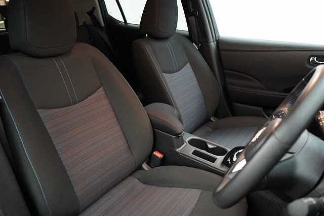 Nissan LEAF 39KW N-Connecta Auto with Sat Nav and 360 View Cameras