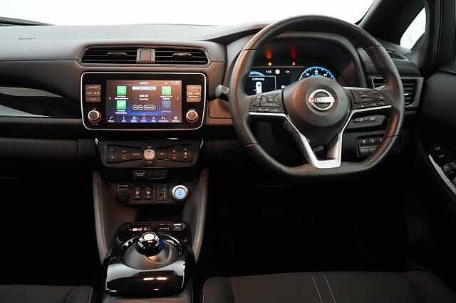 Nissan LEAF 39KW N-Connecta Auto with Sat Nav and 360 View Cameras