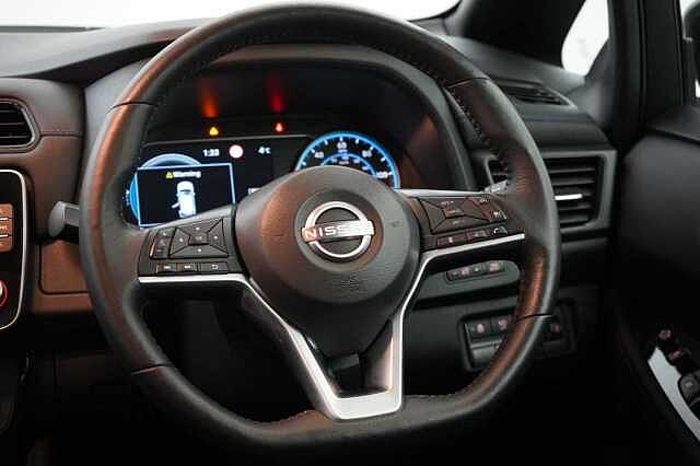 Nissan LEAF 39KW N-Connecta Auto with Sat Nav and 360 View Cameras