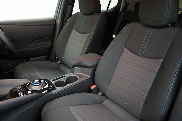 Nissan LEAF 39KW N-Connecta Auto with Sat Nav and 360 View Cameras