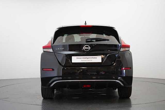 Nissan LEAF 39KW N-Connecta Auto with Sat Nav and 360 View Cameras